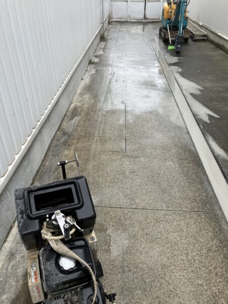 高槻市南平台にて工場排水管工事の施工前写真