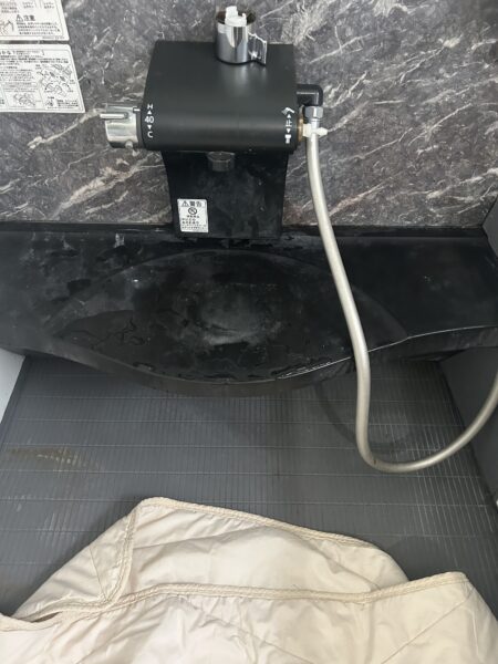 東大阪市石切町にて浴室漏水修理の施工前写真