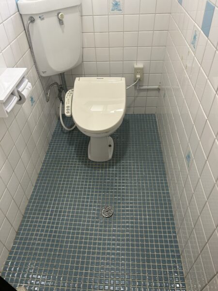 枚方市津田東町にてトイレの入れ替え工事の施工前写真
