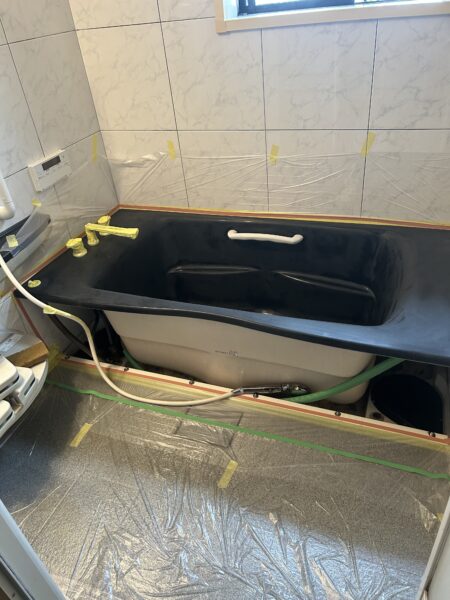 摂津市新在家にて浴槽塗装、床パン防水処理、水栓交換作業の施工前写真