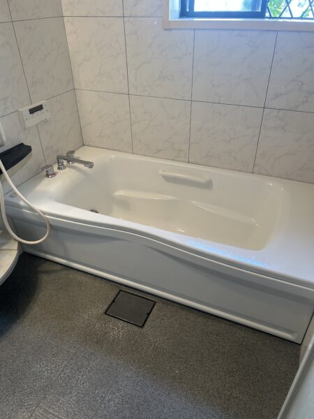 摂津市新在家にて浴槽塗装、床パン防水処理、水栓交換作業の施工後写真