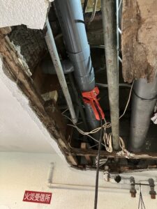 マンション排水管補修工事 施工中