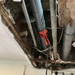 マンション排水管補修工事 施工中