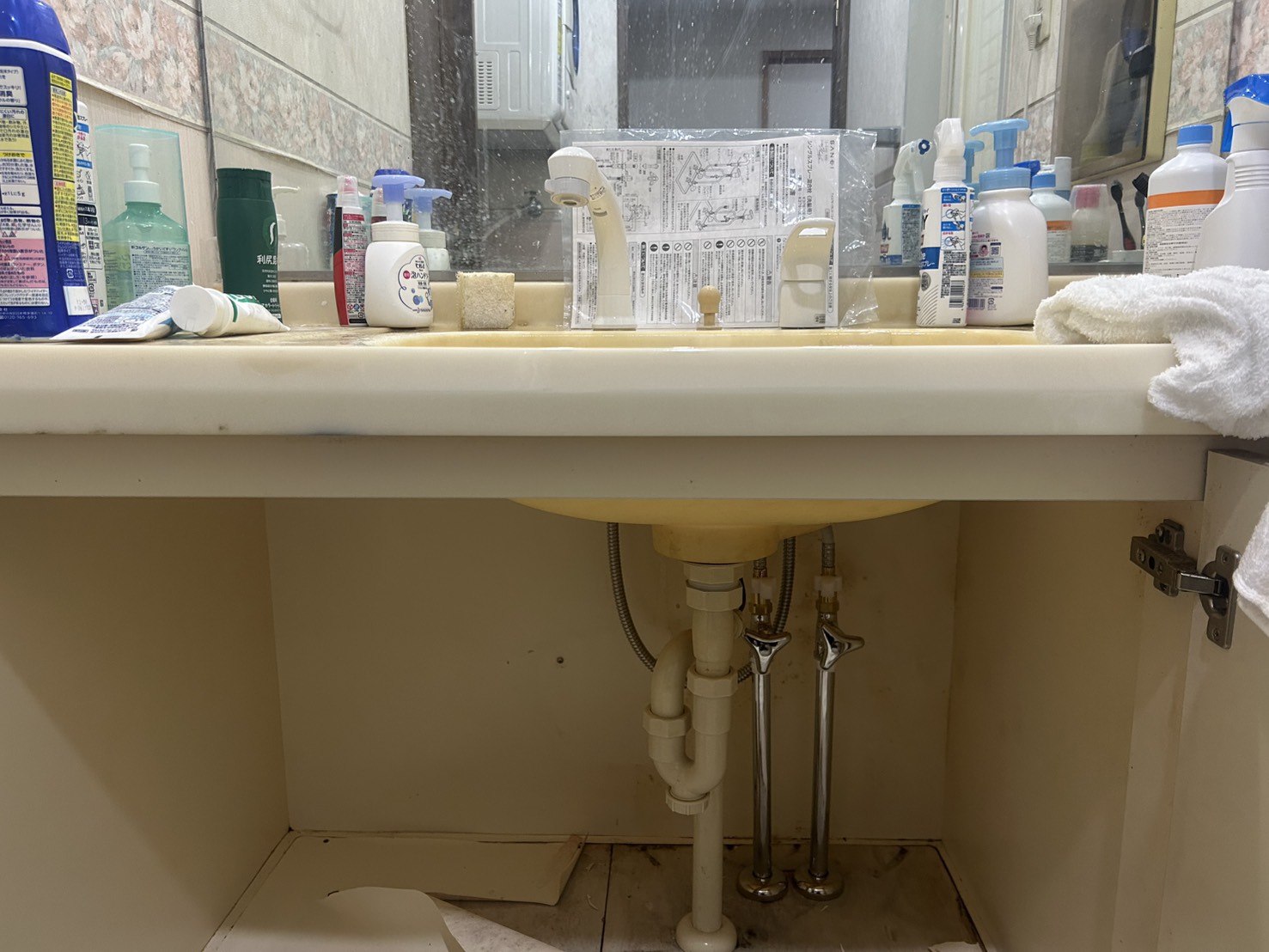 東大阪市にて水道工事・蛇口交換〈蛇口まわりと床下の給水管で水漏れ〉の施工後写真