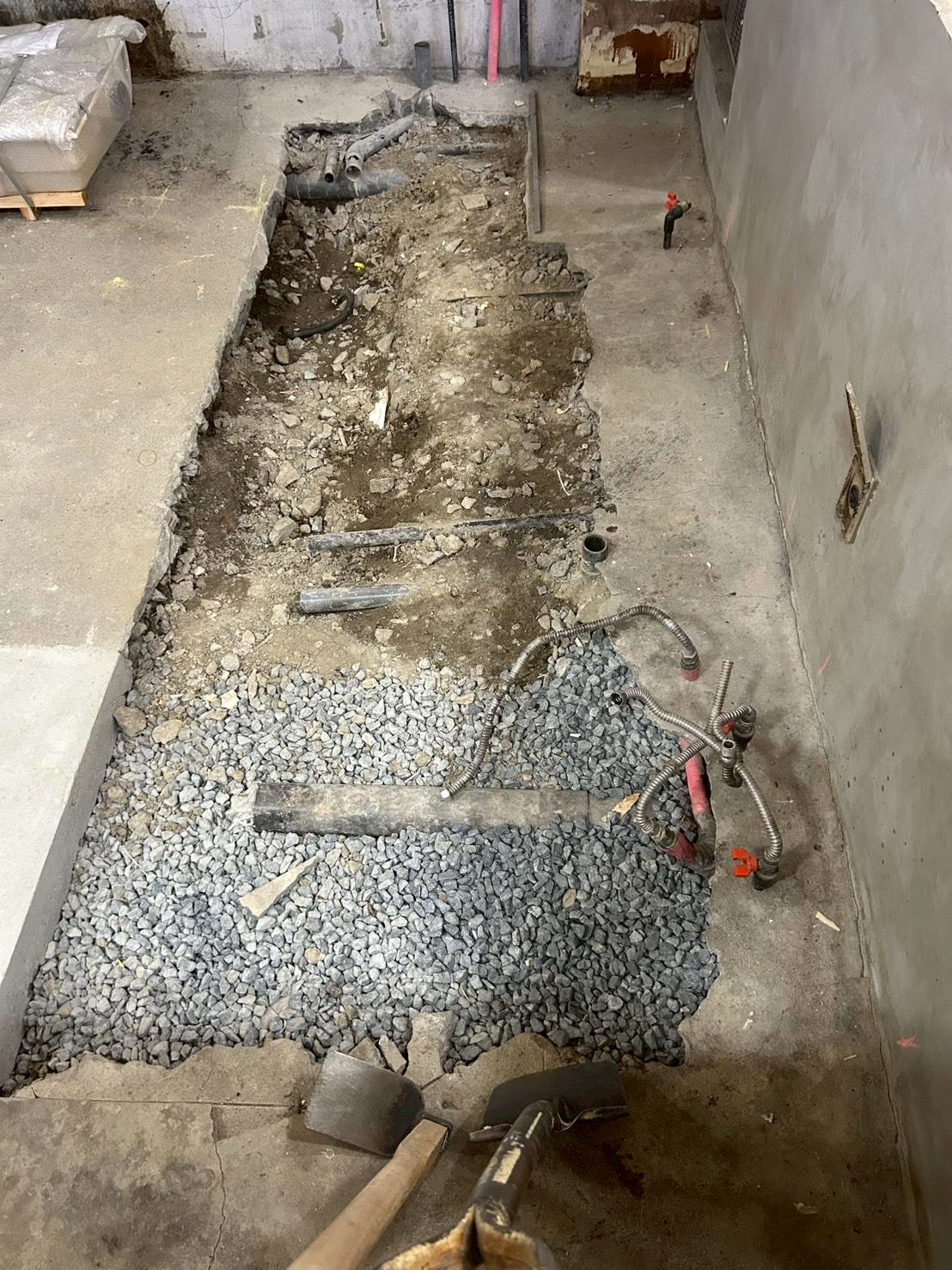 大阪市内にて店舗グリスト新規設置・給排水工事の施工前写真